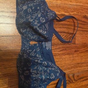 Enticing lift 2 bras